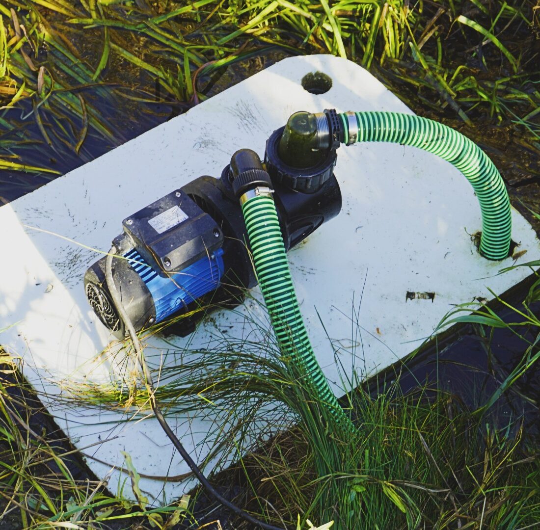 Kastelupumppu valtaojassa