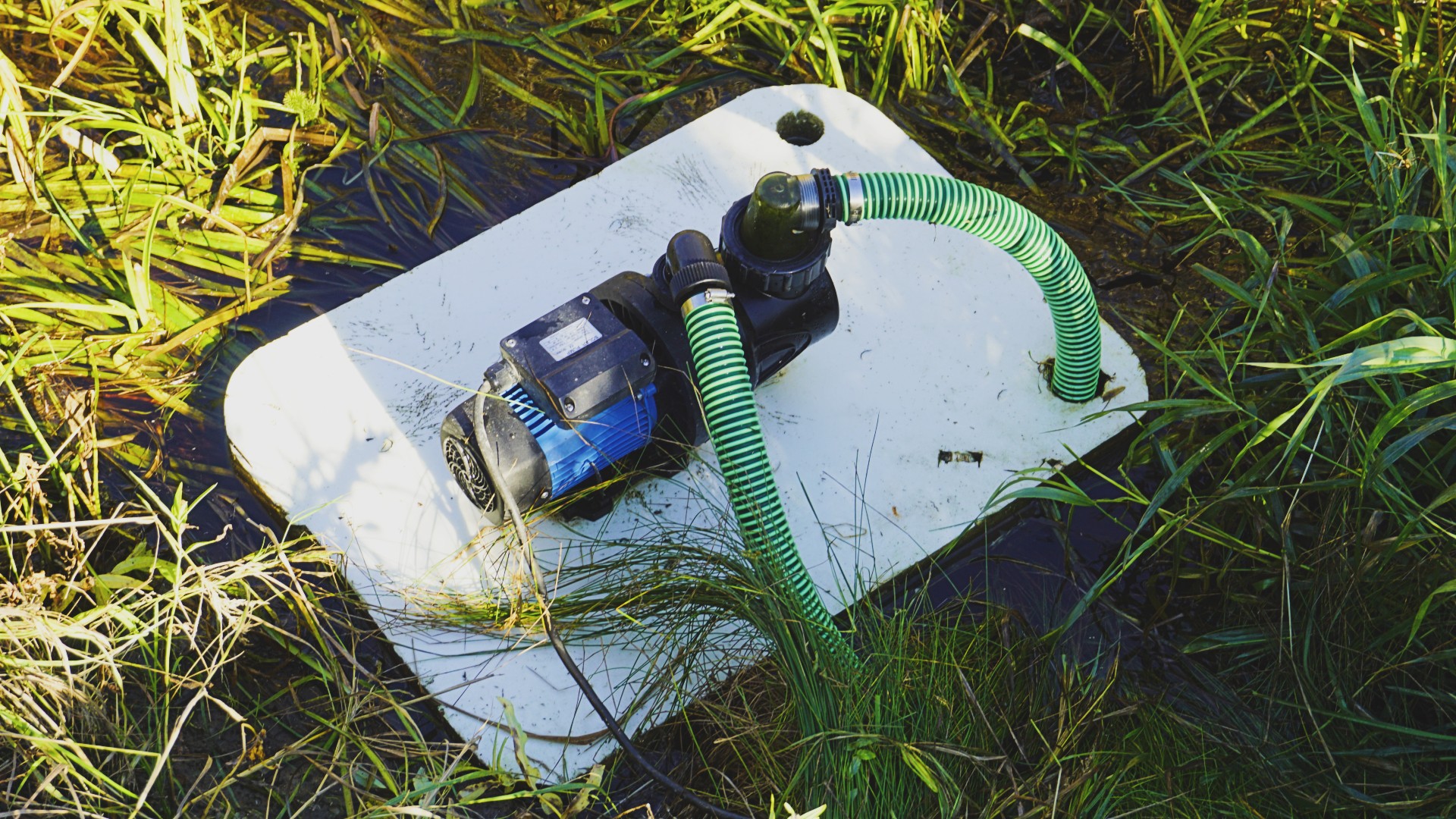 Kastelupumppu valtaojassa